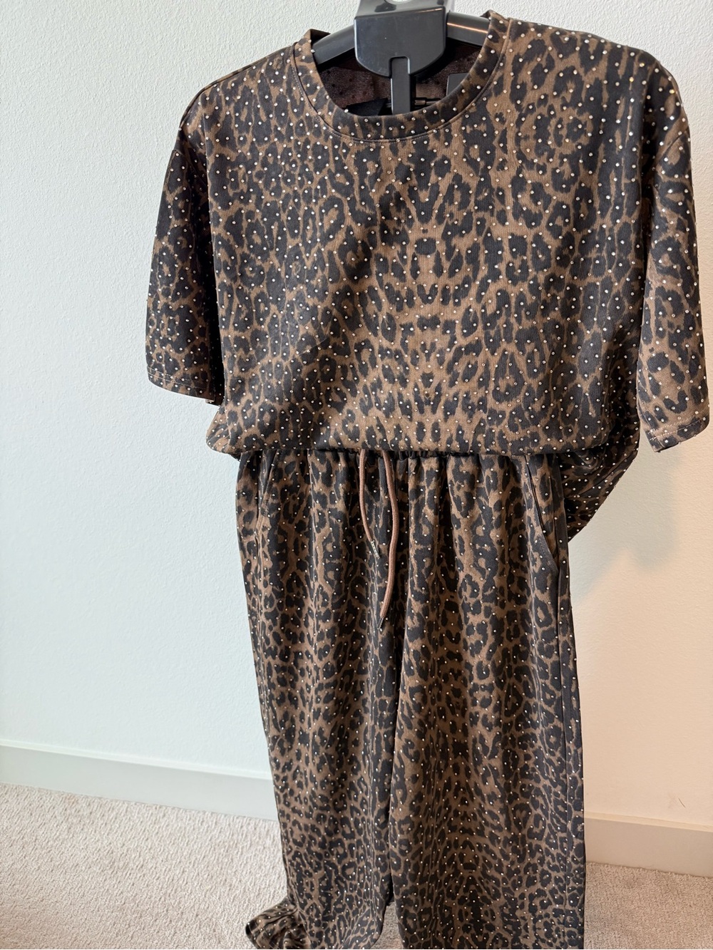 Leopard Print 2 piece set in Brown and Black with rhinestones - Picture 5 of 12